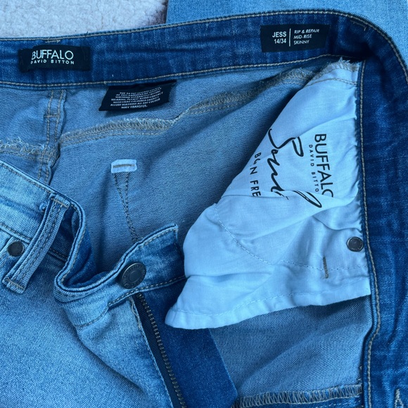 ❌SOLD❌Size 14 Buffalo Rip & Repair Mid-Rise Skinny Jeans - Distressed Cut - Picture 2 of 7